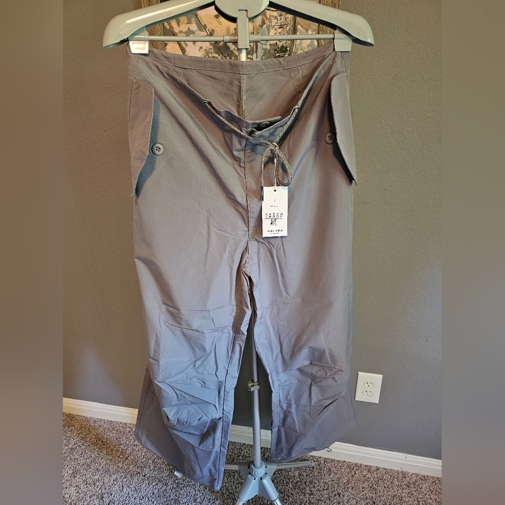 HALARA NWT Grey Cargo Pants